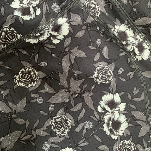 Fabletics leggings. - Picture 5 of 6